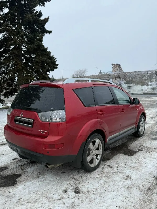 Продается срочно авто 💥
Продается mitsubishi outlander 2008 года,
222 000 Км пробег
Автомобиль в отличном состоянии, хорошо обслуживался.
Собственник!
Основные характеристики:
- Двигатель 2.4 л, мощность 170 л. С.
- Коробка автомат cvt
- Полный привод для уверенности на любых дорогах.
- Климат-контроль для комфорта в любую погоду, обслужен 01.05.2025 полностью вся система, залит новый фреон.
- 2-Х ступенчатый подогрев передних сидений
- Круиз контроль, авто складывание зеркал
- Сигнализация с автозапуском для удобства и безопасности.
- Доводчики стекол и все остальное!
- Камера заднего вида и парктроники для легкой парковки.
- В комплекте два комплекта резины (летняя и зимняя) и два ключа, сервисная книжка
Цена 945 000 руб
Торг у капота!
Автомобиль готов к эксплуатации, вложений никаких не требуется!
Звоните все расскажу более подробнее.
Тел. 7 904 448 38 13 телеграм или набирайте

📞 Звоните: +7(904)4483813 - фотография - 3