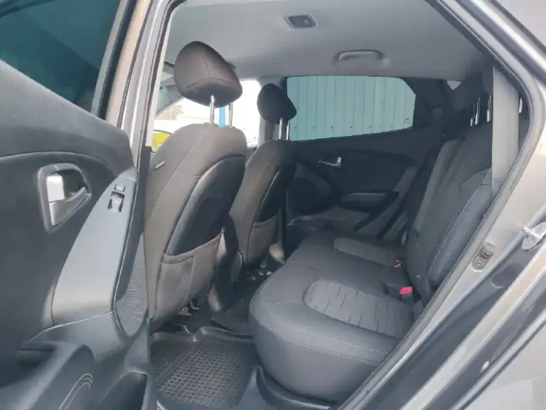 Hyundai ix35
Год выпуска - 2015.
Пробег - 145.100км.
Двигатель - 2.0 бензин.
Кпп-автоматическая aisin.
Автомобиль в прекрасном состоянии пробег 145.100 оригинальный 💯% мотор работает как часики масло не расходует без нареканий ходовая часть плотная без посторонних шумов едет бодро свеже установлено последнего поколение зарегистрировано в мрэо кузов без вмятин и царапин дно пороги стаканы все целое чистый опрятный салон хорошая комплектация подогрев всех сидений зеркал/заднего стекла 2х зонный климат контроль эл зеркала
4Эл стеклоподъёмники мульти руль круиз контроль датчик света/дождя abs ebd esp и. Т. Д юридически кристально чист 2 собственника 2 ключа любое оформление в мрэо учёт рф цена 1.320т. Р осмотр г донецк
+79494937644
.
📞 Звоните: +7(949)4937644 - фотография - 10