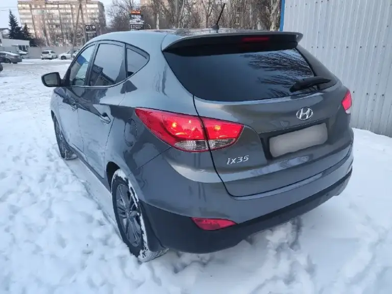 Hyundai ix35
Год выпуска - 2015.
Пробег - 145.100км.
Двигатель - 2.0 бензин.
Кпп-автоматическая aisin.
Автомобиль в прекрасном состоянии пробег 145.100 оригинальный 💯% мотор работает как часики масло не расходует без нареканий ходовая часть плотная без посторонних шумов едет бодро свеже установлено последнего поколение зарегистрировано в мрэо кузов без вмятин и царапин дно пороги стаканы все целое чистый опрятный салон хорошая комплектация подогрев всех сидений зеркал/заднего стекла 2х зонный климат контроль эл зеркала
4Эл стеклоподъёмники мульти руль круиз контроль датчик света/дождя abs ebd esp и. Т. Д юридически кристально чист 2 собственника 2 ключа любое оформление в мрэо учёт рф цена 1.320т. Р осмотр г донецк
+79494937644
.
📞 Звоните: +7(949)4937644 - фотография - 2