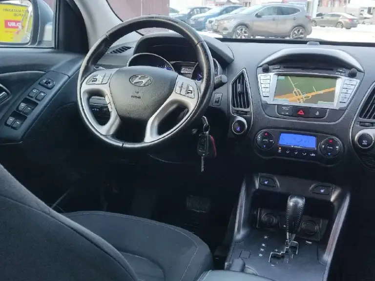Hyundai ix35
Год выпуска - 2015.
Пробег - 145.100км.
Двигатель - 2.0 бензин.
Кпп-автоматическая aisin.
Автомобиль в прекрасном состоянии пробег 145.100 оригинальный 💯% мотор работает как часики масло не расходует без нареканий ходовая часть плотная без посторонних шумов едет бодро свеже установлено последнего поколение зарегистрировано в мрэо кузов без вмятин и царапин дно пороги стаканы все целое чистый опрятный салон хорошая комплектация подогрев всех сидений зеркал/заднего стекла 2х зонный климат контроль эл зеркала
4Эл стеклоподъёмники мульти руль круиз контроль датчик света/дождя abs ebd esp и. Т. Д юридически кристально чист 2 собственника 2 ключа любое оформление в мрэо учёт рф цена 1.320т. Р осмотр г донецк
+79494937644
.
📞 Звоните: +7(949)4937644 - фотография - 7