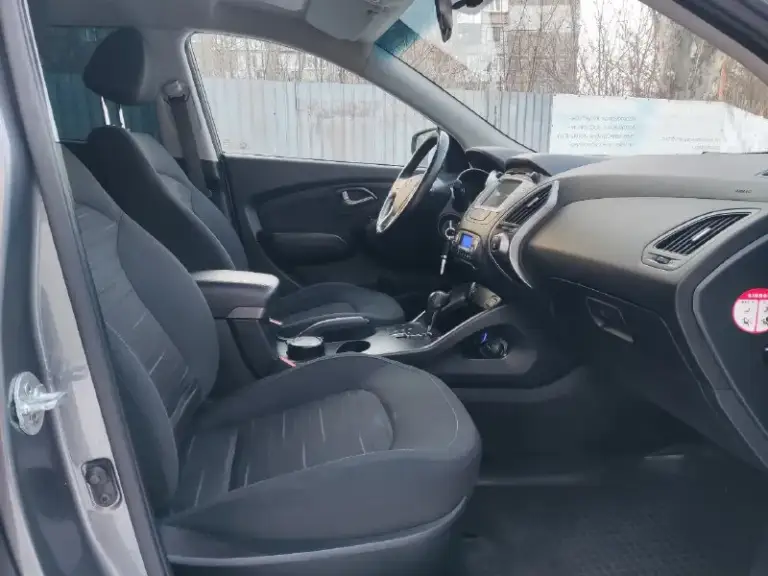 Hyundai ix35
Год выпуска - 2015.
Пробег - 145.100км.
Двигатель - 2.0 бензин.
Кпп-автоматическая aisin.
Автомобиль в прекрасном состоянии пробег 145.100 оригинальный 💯% мотор работает как часики масло не расходует без нареканий ходовая часть плотная без посторонних шумов едет бодро свеже установлено последнего поколение зарегистрировано в мрэо кузов без вмятин и царапин дно пороги стаканы все целое чистый опрятный салон хорошая комплектация подогрев всех сидений зеркал/заднего стекла 2х зонный климат контроль эл зеркала
4Эл стеклоподъёмники мульти руль круиз контроль датчик света/дождя abs ebd esp и. Т. Д юридически кристально чист 2 собственника 2 ключа любое оформление в мрэо учёт рф цена 1.320т. Р осмотр г донецк
+79494937644
.
📞 Звоните: +7(949)4937644 - фотография - 8