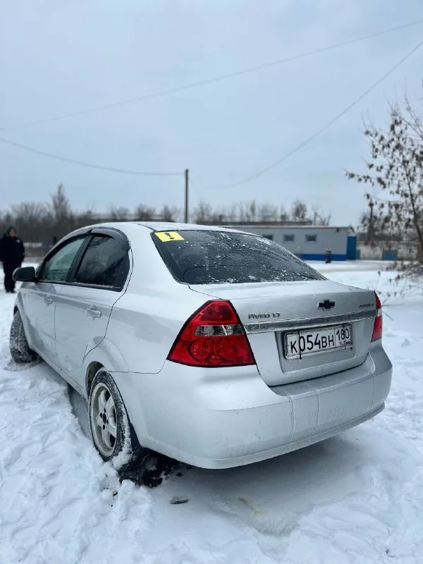Личный chevrolet aveo lt 2008 г. В. В надежном состоянии!
✅ История: всего 2 владельца по птс, я — крайний. Личный автомобиль, куплен для семьи. Оригинальный пробег — 243 000 км.
✅ Выгода на заправке: установлено зарегистрированное (все отметки в птс/стс есть). Двигатель 1.6 литра (16 клапанов) работает ровно и стабильно
✅ Готов к любой погоде: полный комплект для комфорта: кондиционер (недавно заправлен, холодит отлично), подогрев зеркал, гур. И главное — два полных комплекта колес: зимняя резина на 15" дисках и летняя на 14".
✅ Безопасность и связь: установлена сигнализация sheriff  и  магнитола на android
Комплектация и состояние:
Комфорт: передние электростеклоподъемники, центральный замок.
· Салон: чистый и опрятный.
· Эксплуатация: автомобиль не новый, есть косяки и следы эксплуатации.
Оригинал птс, стс в наличии.
Контакт: +79495340045
Цена: 530 000 рублей. Торг возможен.
Автомобиль находится в макеевке( ханженково) все покажу, расскажу
📲 Tg: @laverochkin_mihail
📞 Звоните: +7(949)5340045 - фотография - 2