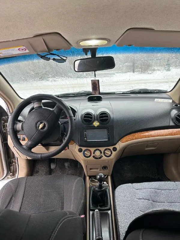 Личный chevrolet aveo lt 2008 г. В. В надежном состоянии!
✅ История: всего 2 владельца по птс, я — крайний. Личный автомобиль, куплен для семьи. Оригинальный пробег — 243 000 км.
✅ Выгода на заправке: установлено зарегистрированное (все отметки в птс/стс есть). Двигатель 1.6 литра (16 клапанов) работает ровно и стабильно
✅ Готов к любой погоде: полный комплект для комфорта: кондиционер (недавно заправлен, холодит отлично), подогрев зеркал, гур. И главное — два полных комплекта колес: зимняя резина на 15" дисках и летняя на 14".
✅ Безопасность и связь: установлена сигнализация sheriff  и  магнитола на android
Комплектация и состояние:
Комфорт: передние электростеклоподъемники, центральный замок.
· Салон: чистый и опрятный.
· Эксплуатация: автомобиль не новый, есть косяки и следы эксплуатации.
Оригинал птс, стс в наличии.
Контакт: +79495340045
Цена: 530 000 рублей. Торг возможен.
Автомобиль находится в макеевке( ханженково) все покажу, расскажу
📲 Tg: @laverochkin_mihail
📞 Звоните: +7(949)5340045 - фотография - 6
