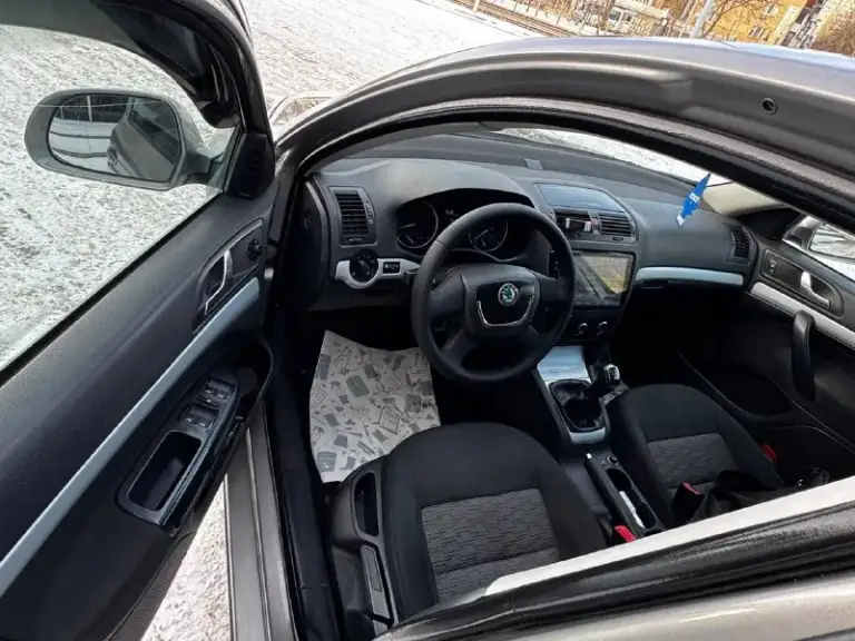 Продам skoda octavia a5
1.6 Mpi
Год выпуска 2010.
Состояние идеальное.
Сервисные книги.
2 Владельца
Вложений не требует!
Коробка без нареканий!
Все обслужено!
Любое оформление!
Электроника вся рабочая!
Кондер в том числе.
Салон не затертый
4 Стекла подъемника
Хорошая акустика.
Диски r16
Авто полностью обслужена.
Стекла все родные
Цена 815-000₽
+7-949-794-46-27
+7-949-339-39-59
Звоните в любое время
📲 Tg: евгений
📞 Звоните: +7(949)7944627 - фотография - 10