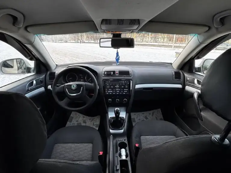 Продам skoda octavia a5
1.6 Mpi
Год выпуска 2010.
Состояние идеальное.
Сервисные книги.
2 Владельца
Вложений не требует!
Коробка без нареканий!
Все обслужено!
Любое оформление!
Электроника вся рабочая!
Кондер в том числе.
Салон не затертый
4 Стекла подъемника
Хорошая акустика.
Диски r16
Авто полностью обслужена.
Стекла все родные
Цена 815-000₽
+7-949-794-46-27
+7-949-339-39-59
Звоните в любое время
📲 Tg: евгений
📞 Звоните: +7(949)7944627 - фотография - 3