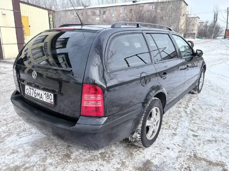 Продам skoda octavia tour 2.0 евро 4 (вписано ) универсал цена: ❗️❗️❗️545.000❗️❗️❗️ автомобиль в хорошем состоянии по кузову и по технической части. Пригнан 4 года назад из германии с пробегом 160, сейчас 204 авто без дтп все стекла родные, лобовое также заводское. При покупке проверяли толщиномером, все детали родные за исключением крышки багажника ( вторичный окрас ). Мотор 2.0 115лс. Простой 8 клапанный не убиваемый, работает отлично, клапана не гнет. Сцепление менялось 20тыс. Км назад (luk). Хорошая комплектация: кондиционер (обслужен по весне), подогрев сидений, люк работает во всех положениях, усилитель руля (гур), центральный замок, электрорегулировка зеркал, обогрев зеркал, все электростеклоподъёмники, подушка безопасности airbag, стоит новая зимняя резина r15,сервисные книги. Сигнализация. По документам полный порядок, поставили в декабре на 180 регион. Переоформление обязательно!!! Цена: 💵545.000 💵 торг осмотр:г. Макеевка. +79493207153
📞 Звоните: +7(949)3207153 - фотография - 3