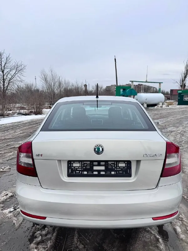 💎 Skoda octavia 2012 — 1.6 at, идеальное состояние
🔹 Двигатель и трансмиссия
• Надёжный бензиновый двигатель 1.6
• Настоящий автомат, работает мягко
• Регулярное обслуживание
🔹 Состояние
Автомобиль в безупречном состоянии — технически и внешне.
Без дтп, салон ухоженный.
Без вложений, сел и поехал.
🔹 История
• Всё время в одной семье
• Кристально чистая история
• Не использовался в такси и коммерции
• Хозяйский автомобиль
🔹 Обслуживание
• Обслуживание у официального дилера
• Подтверждённая сервисная история
• Сервисная книжка в наличии
🔹 Комплектация и опции
• Кондиционер
• Дорогая охранная система
• Автозапуск
• Качественная камера
С очень богатой мультимедией
• Хорошая аудиосистема
•И много другово
• Всё работает
• 3 Оригинальных ключа
🔹 Дополнительно
• Новая зимняя резина
📄 Документы
• Полный порядок, без ограничений
🎁 Цена: 945 000 руб. 💰
📞 +7 949 563-98-77
📞 +7 949 449-59-51
Реальному покупателю — адекватный торг у капота. (обмен с вашей доплатой) - фотография - 3