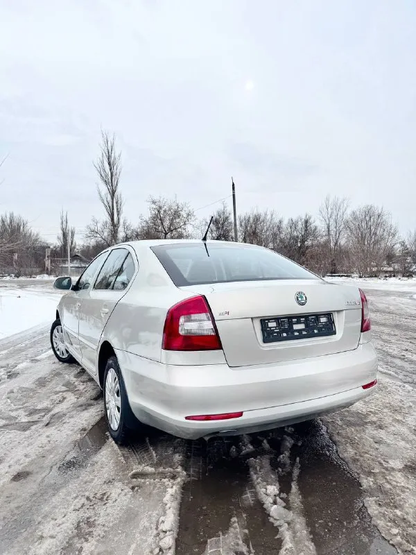 💎 Skoda octavia 2012 — 1.6 at, идеальное состояние
🔹 Двигатель и трансмиссия
• Надёжный бензиновый двигатель 1.6
• Настоящий автомат, работает мягко
• Регулярное обслуживание
🔹 Состояние
Автомобиль в безупречном состоянии — технически и внешне.
Без дтп, салон ухоженный.
Без вложений, сел и поехал.
🔹 История
• Всё время в одной семье
• Кристально чистая история
• Не использовался в такси и коммерции
• Хозяйский автомобиль
🔹 Обслуживание
• Обслуживание у официального дилера
• Подтверждённая сервисная история
• Сервисная книжка в наличии
🔹 Комплектация и опции
• Кондиционер
• Дорогая охранная система
• Автозапуск
• Качественная камера
С очень богатой мультимедией
• Хорошая аудиосистема
•И много другово
• Всё работает
• 3 Оригинальных ключа
🔹 Дополнительно
• Новая зимняя резина
📄 Документы
• Полный порядок, без ограничений
🎁 Цена: 945 000 руб. 💰
📞 +7 949 563-98-77
📞 +7 949 449-59-51
Реальному покупателю — адекватный торг у капота. (обмен с вашей доплатой) - фотография - 4