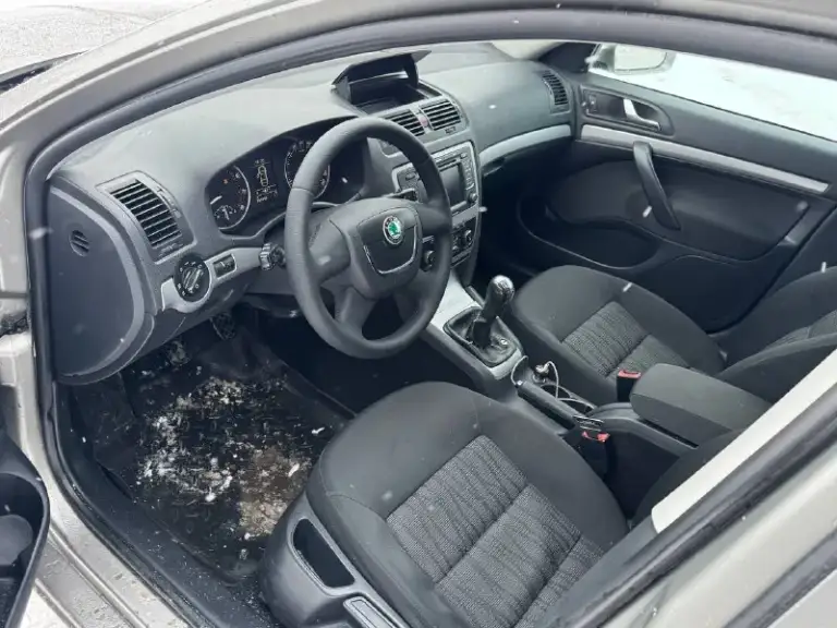 Продам skoda octavia 2009 1.6 169.000тысяч пробега машина вся обслужена без проблем сел и поехал мотор масло не берет машина на твёрдую петерку все остальные вопросы по телефону пишете звоните в любое время!! +79494676594 цена 770.000₽торг - фотография - 6