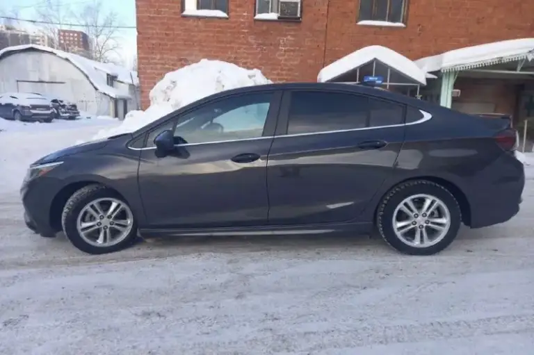 Продам хозяйский автомобиль chevrolet cruze 1.4 2017 года в комплектации lt с родным пробегом 128 тыс. Км. Состояние отличное, остекление заводское, включая лобовое, один собственник за все время. В собственности с 2021 года. Автомобиль обслужен полностью и подготовлен к зиме с заменой всех жидкостей и фильтров. Два комплекта новой резины. Любые проверки на ваших сто, продажа от собственника‼️1.300.000 с адекватным торгом.
Г. Донецк +79498431343 - фотография - 2