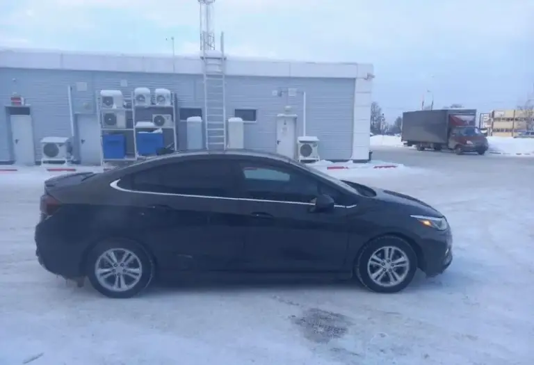Продам хозяйский автомобиль chevrolet cruze 1.4 2017 года в комплектации lt с родным пробегом 128 тыс. Км. Состояние отличное, остекление заводское, включая лобовое, один собственник за все время. В собственности с 2021 года. Автомобиль обслужен полностью и подготовлен к зиме с заменой всех жидкостей и фильтров. Два комплекта новой резины. Любые проверки на ваших сто, продажа от собственника‼️1.300.000 с адекватным торгом.
Г. Донецк +79498431343 - фотография - 4
