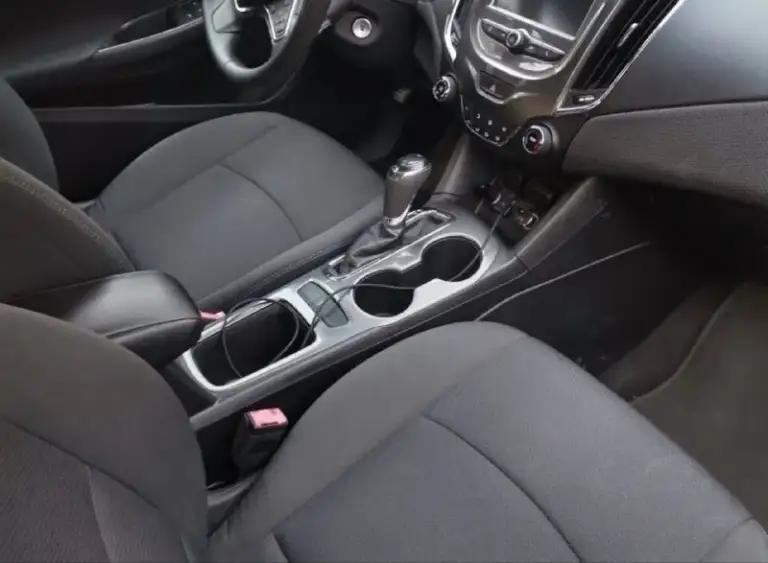 Продам хозяйский автомобиль chevrolet cruze 1.4 2017 года в комплектации lt с родным пробегом 128 тыс. Км. Состояние отличное, остекление заводское, включая лобовое, один собственник за все время. В собственности с 2021 года. Автомобиль обслужен полностью и подготовлен к зиме с заменой всех жидкостей и фильтров. Два комплекта новой резины. Любые проверки на ваших сто, продажа от собственника‼️1.300.000 с адекватным торгом.
Г. Донецк +79498431343 - фотография - 7