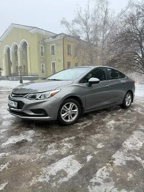 Продам chevrolet cruze 2017 года объем двигателя 1,4 турбо, едет бодро. Пробег реальный, 135.000. Коробка автомат, работает без нареканий. Все есть для комфортного вождения: усилитель руля, камера заднего вида, круиз контроль, система старт-стоп, кондиционер, carplay. Машина в отличном состоянии, ухоженная, не требует вложений, сел и поехал. Салон чистенький, не курили. Обслуживали во время, масло меняли каждые 5 тысяч. Осмотр макеевка. +79494073814 цена 1.100.000 рублей. Торг реальному покупателю. Только продажа, обмен не интересует.
📞 Звоните: +7(949)4073814 - фотография - 1
