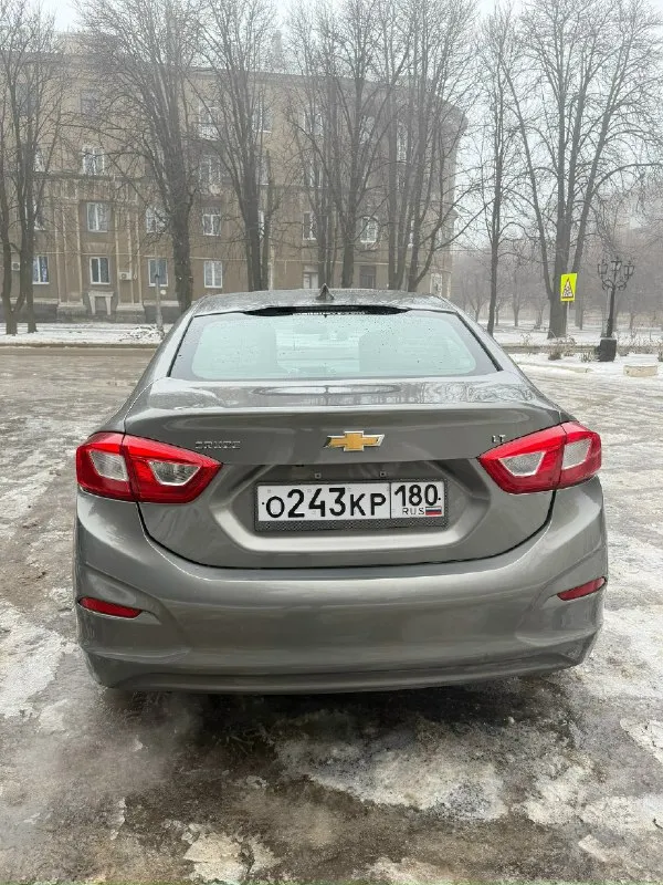Продам chevrolet cruze 2017 года объем двигателя 1,4 турбо, едет бодро. Пробег реальный, 135.000. Коробка автомат, работает без нареканий. Все есть для комфортного вождения: усилитель руля, камера заднего вида, круиз контроль, система старт-стоп, кондиционер, carplay. Машина в отличном состоянии, ухоженная, не требует вложений, сел и поехал. Салон чистенький, не курили. Обслуживали во время, масло меняли каждые 5 тысяч. Осмотр макеевка. +79494073814 цена 1.100.000 рублей. Торг реальному покупателю. Только продажа, обмен не интересует.
📞 Звоните: +7(949)4073814 - фотография - 4