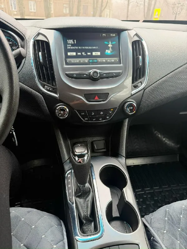 Продам chevrolet cruze 2017 года объем двигателя 1,4 турбо, едет бодро. Пробег реальный, 135.000. Коробка автомат, работает без нареканий. Все есть для комфортного вождения: усилитель руля, камера заднего вида, круиз контроль, система старт-стоп, кондиционер, carplay. Машина в отличном состоянии, ухоженная, не требует вложений, сел и поехал. Салон чистенький, не курили. Обслуживали во время, масло меняли каждые 5 тысяч. Осмотр макеевка. +79494073814 цена 1.100.000 рублей. Торг реальному покупателю. Только продажа, обмен не интересует.
📞 Звоните: +7(949)4073814 - фотография - 6