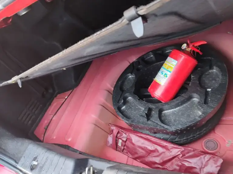 Продам chevrolet aveo 2008 года в редком цвете очень красивом. С пробегом 121.000  тысяч родного. С мотором 1,4 16 клапанным самым надёжным и экономным с этих моторов экотек, автомобиль в идеальном состоянии вся в заводском металле весь заводской герметике. Автомобиль обслужено перед зимой менял полностью всю ходовую часть шаровые втулки стабилизатор наконечники трос ручника колодки новые стойки стоят в круг, вся новая тормозная жидкость. За автомобиль не стыдно любые проверки с вашей стороны. Комплектация автомобиля  кондиционер гидроусилитель руля стеклоподъемники, подушка безопасность сигнализация центральный замок регулировка зеркал  мультиплеер. По документам я собственник продажа только через мрэо.   Цена 540.000 тысяч российских рублей. Осмотр город донецк звоните плюс +79494913209 - фотография - 10