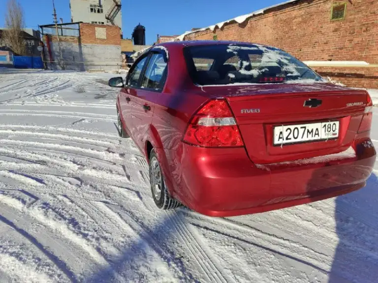 Продам chevrolet aveo 2008 года в редком цвете очень красивом. С пробегом 121.000  тысяч родного. С мотором 1,4 16 клапанным самым надёжным и экономным с этих моторов экотек, автомобиль в идеальном состоянии вся в заводском металле весь заводской герметике. Автомобиль обслужено перед зимой менял полностью всю ходовую часть шаровые втулки стабилизатор наконечники трос ручника колодки новые стойки стоят в круг, вся новая тормозная жидкость. За автомобиль не стыдно любые проверки с вашей стороны. Комплектация автомобиля  кондиционер гидроусилитель руля стеклоподъемники, подушка безопасность сигнализация центральный замок регулировка зеркал  мультиплеер. По документам я собственник продажа только через мрэо.   Цена 540.000 тысяч российских рублей. Осмотр город донецк звоните плюс +79494913209 - фотография - 3