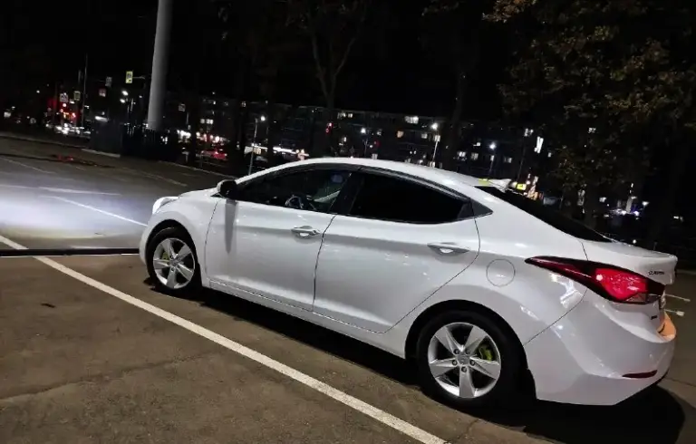 ✅Автомобиль: hyundai elantra md
✅Год: 2015
✅Пробег: 191000
✅Объем:1.8
✅Цена: 1360000
✅Контакты: 79895241031
✅Фотографии:
Hyundai elantra 5md restyling лучшая из elantr.
Год 2015, первая регистрация 2016.
1.8 / 149 Л.  
Читаем внимательно пожалуйста почему такая цена.
Комплектация :
Полный электро пакет.
Электро складывания зеркал боковых.
Мультируль.
Датчик света.
Датчик дождя.
Подогрев руля.
Круиз контроль.
Климат контроль.
Подогрев сидений.
Камера заднего вида.
Парктроники передний.
Парктроник задний. ◀️
Видео регистратор.
В фарах ходовые огни (штатные)
Фары отполированы ✅ в защитной плёнке ⚠️
Доп защитная сетка в решетки бампера.
Шумка арок.
Магнитола штатная с навигацией.
Динамика не штатные играют очень хорошо и чисто.
2 Комплекта ковриков, лето ткань, зима - резина.
В фарах и туманках очень хороший свет стоит.  
Два комплекта резины зима/лето
Защита двигателя.
Два ключа.  
Автомобиль всю свою жизнь живет в краснодарском крае. Ржавчины и намека нет. Как выехал с
📞 Звоните: +7(989)5241031 - фотография - 2