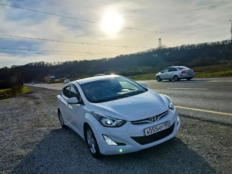 ✅Автомобиль: hyundai elantra md
✅Год: 2015
✅Пробег: 191000
✅Объем:1.8
✅Цена: 1360000
✅Контакты: 79895241031
✅Фотографии:
Hyundai elantra 5md restyling лучшая из elantr.
Год 2015, первая регистрация 2016.
1.8 / 149 Л.  
Читаем внимательно пожалуйста почему такая цена.
Комплектация :
Полный электро пакет.
Электро складывания зеркал боковых.
Мультируль.
Датчик света.
Датчик дождя.
Подогрев руля.
Круиз контроль.
Климат контроль.
Подогрев сидений.
Камера заднего вида.
Парктроники передний.
Парктроник задний. ◀️
Видео регистратор.
В фарах ходовые огни (штатные)
Фары отполированы ✅ в защитной плёнке ⚠️
Доп защитная сетка в решетки бампера.
Шумка арок.
Магнитола штатная с навигацией.
Динамика не штатные играют очень хорошо и чисто.
2 Комплекта ковриков, лето ткань, зима - резина.
В фарах и туманках очень хороший свет стоит.  
Два комплекта резины зима/лето
Защита двигателя.
Два ключа.  
Автомобиль всю свою жизнь живет в краснодарском крае. Ржавчины и намека нет. Как выехал с
📞 Звоните: +7(989)5241031 - фотография - 5