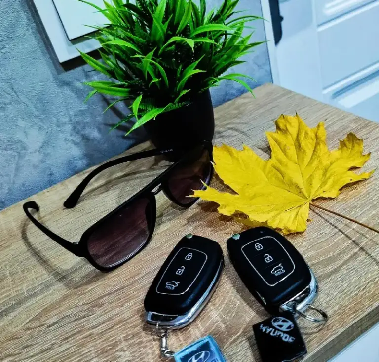 ✅Автомобиль: hyundai elantra md
✅Год: 2015
✅Пробег: 191000
✅Объем:1.8
✅Цена: 1360000
✅Контакты: 79895241031
✅Фотографии:
Hyundai elantra 5md restyling лучшая из elantr.
Год 2015, первая регистрация 2016.
1.8 / 149 Л.  
Читаем внимательно пожалуйста почему такая цена.
Комплектация :
Полный электро пакет.
Электро складывания зеркал боковых.
Мультируль.
Датчик света.
Датчик дождя.
Подогрев руля.
Круиз контроль.
Климат контроль.
Подогрев сидений.
Камера заднего вида.
Парктроники передний.
Парктроник задний. ◀️
Видео регистратор.
В фарах ходовые огни (штатные)
Фары отполированы ✅ в защитной плёнке ⚠️
Доп защитная сетка в решетки бампера.
Шумка арок.
Магнитола штатная с навигацией.
Динамика не штатные играют очень хорошо и чисто.
2 Комплекта ковриков, лето ткань, зима - резина.
В фарах и туманках очень хороший свет стоит.  
Два комплекта резины зима/лето
Защита двигателя.
Два ключа.  
Автомобиль всю свою жизнь живет в краснодарском крае. Ржавчины и намека нет. Как выехал с
📞 Звоните: +7(989)5241031 - фотография - 7