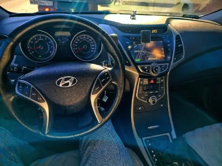 ✅Автомобиль: hyundai elantra md
✅Год: 2015
✅Пробег: 191000
✅Объем:1.8
✅Цена: 1360000
✅Контакты: 79895241031
✅Фотографии:
Hyundai elantra 5md restyling лучшая из elantr.
Год 2015, первая регистрация 2016.
1.8 / 149 Л.  
Читаем внимательно пожалуйста почему такая цена.
Комплектация :
Полный электро пакет.
Электро складывания зеркал боковых.
Мультируль.
Датчик света.
Датчик дождя.
Подогрев руля.
Круиз контроль.
Климат контроль.
Подогрев сидений.
Камера заднего вида.
Парктроники передний.
Парктроник задний. ◀️
Видео регистратор.
В фарах ходовые огни (штатные)
Фары отполированы ✅ в защитной плёнке ⚠️
Доп защитная сетка в решетки бампера.
Шумка арок.
Магнитола штатная с навигацией.
Динамика не штатные играют очень хорошо и чисто.
2 Комплекта ковриков, лето ткань, зима - резина.
В фарах и туманках очень хороший свет стоит.  
Два комплекта резины зима/лето
Защита двигателя.
Два ключа.  
Автомобиль всю свою жизнь живет в краснодарском крае. Ржавчины и намека нет. Как выехал с
📞 Звоните: +7(989)5241031 - фотография - 8