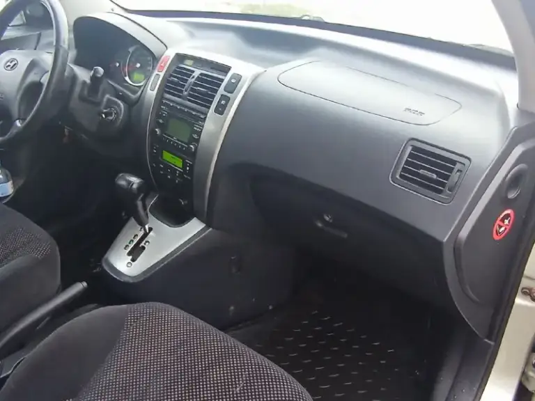 Продам автомобиль хундай туксон 2008года. Двигатель 2 литра дизель. Коробка автомат. Полноприводный 4х4. Авто в отличном состоянии что по кузову что по технической части. Кондиционер заправлен. Автека зелёная. Документы юридически чистые. Авто без дтп. Резина зима. Все вопросы по телефону+79495247211 цена 870тыс. Рублей небольшой торг. Авто а мариуполе. - фотография - 5
