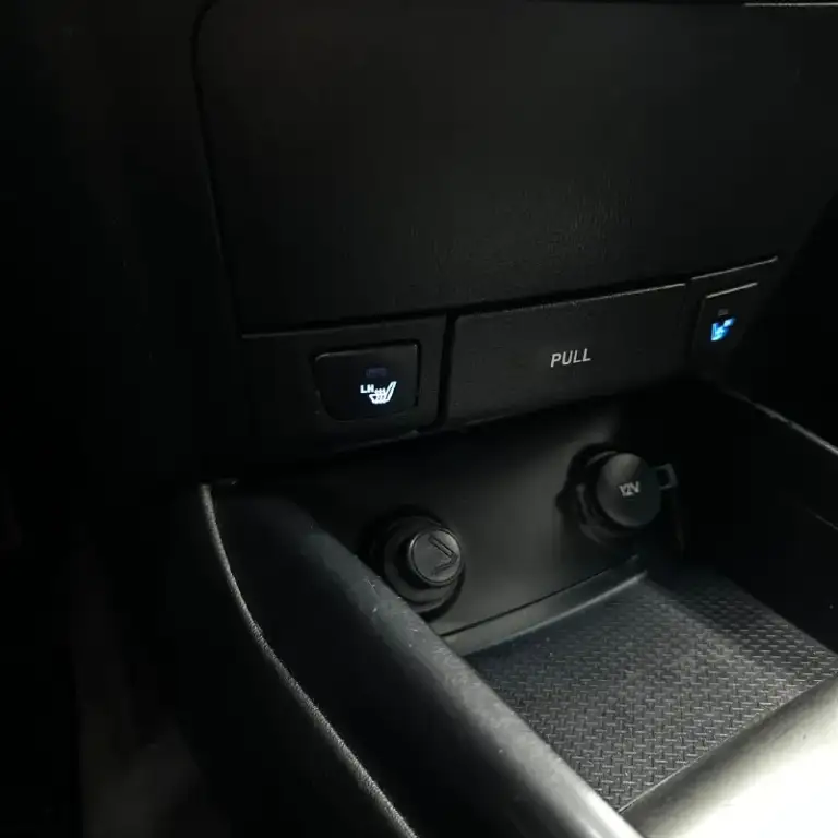 Hyundai elantra hd 2011 года
Автомобиль в хорошем техническом состоянии.
Один хозяин, вся в родном окрасе, пробег 205.000км родного!
Комплектация:
-Кондиционер (обслужен недавно);
-Подогревы сидений;
-Установлена мультимедийная система (android) с bluetooth, навигацией и т. Д. ;
-Музыка по штату с пищалками;
-Удобные сидения с поддержкой;
-4 Стеклоподъёмника, электро регулировка зеркал;
-Эур, abs и т. Д.
Двигатель 1.6 (122лс. ), цепной! Очень простой и надежный. Масла не расходует, едет бодро. Коробка полноценный автомат, поменяна 2 тыс. Км назад на совершенно новую, еще 6 месяцев на гарантии! Не путать с контрактной!
Имеется два комплекта колес зима и лето(на дисках) в хорошем состоянии.
Фары и кузовные детали все в родне, имеется притёртость на заднем левом крыле, на ход не влияет. На протяжении всей эксплуатации сиденья находились в чехлах.
Машина семейная, за последнее время была перебрана задняя ходовая часть, а именно замена всех сайлентблоков, обслужен кондиционер
📞 Звоните: +7(959)1912709 - фотография - 8