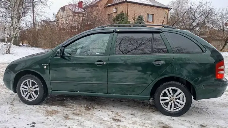 Skoda fabia 2004г. В хорошем состоянии. 1,4л. 225000т. Км. Едет бодро, не дымит. По ходовой в порядке. Новый радиатор. Перебрана рулевая рейка. Кондицинер работает, новый испаритель. Потолок перетянут. Андроид магнитола. Музыка новая. Двигатель работает ровно, тянет отлично. Коробка мягкая, не выбивает. Два комплекта резины. Два комплекта дисков (литье и железо). Чистая, опрятная. В машине не курили. Езжу каждый день. Документы на меня. Оформление в мрэо без проблем. 530000р. Торг у капота. +79498618265
📞 Звоните: +7(949)8618265 - фотография - 4