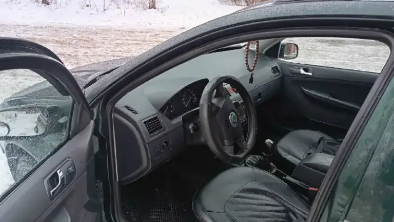 Skoda fabia 2004г. В хорошем состоянии. 1,4л. 225000т. Км. Едет бодро, не дымит. По ходовой в порядке. Новый радиатор. Перебрана рулевая рейка. Кондицинер работает, новый испаритель. Потолок перетянут. Андроид магнитола. Музыка новая. Двигатель работает ровно, тянет отлично. Коробка мягкая, не выбивает. Два комплекта резины. Два комплекта дисков (литье и железо). Чистая, опрятная. В машине не курили. Езжу каждый день. Документы на меня. Оформление в мрэо без проблем. 530000р. Торг у капота. +79498618265
📞 Звоните: +7(949)8618265 - фотография - 8