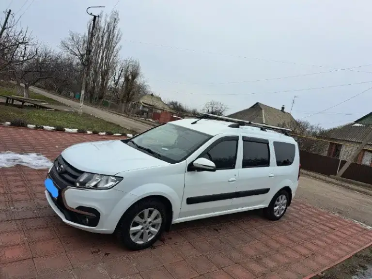 Продам лада ларгус 2022 год кондиционер музыка автозапуск камера заднего вида подогрев сидений мульти руль круиз контроль 2 ключа я хозяин оформлен автомобиль на мне пробег 130 тысяч цена 1🍋200 торг возможен обмен +79494407569 - фотография - 1