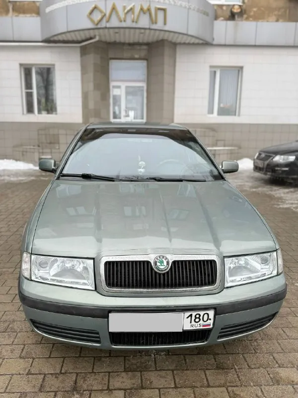 Продам skoda octavia tour лифтбек 2005 год выпуска.
Двигатель: 2.0 бензин (aqy)
Коробка: механика.

Автомобиль местный, здесь находится с 2020 года. Пригнан с германии, с того момента один владелец.
Авто без дтп все стекла родные, лобовое менялось от сколов.
Днище и пороги абсолютно целые без дыр и тд. Ходовая часть без посторонних звуков и без вложений.
Двигатель 2.0 бодрый. Масло не жрет не грамма, грм поменян 15 тыс назад. Коробка механика 5-ти ступка, втыкается четко, кулиса не разбита, ничего не вылетает. Сцепление менялось 20тыс. Км назад (luk). 10 тыс назад поменяны блины и колодки в круг.
Хорошая комплектация:
Климат-контроль усилитель руля (гур), центральный замок, электрорегулировка зеркал, обогрев зеркал, подогревы передних сидений, все 4 электростеклоподъёмники, бортовой компьютер, стоит новая зимняя резина r15,сервисные книги, 2 ключа. Сигнализация. Стоит регистратор.
По документам юридически чистая, на 180-м регионе
Цена: 💵 545.000💵 торг
Осмотр:г. Макеевка.
+79490943554 - фотография - 2