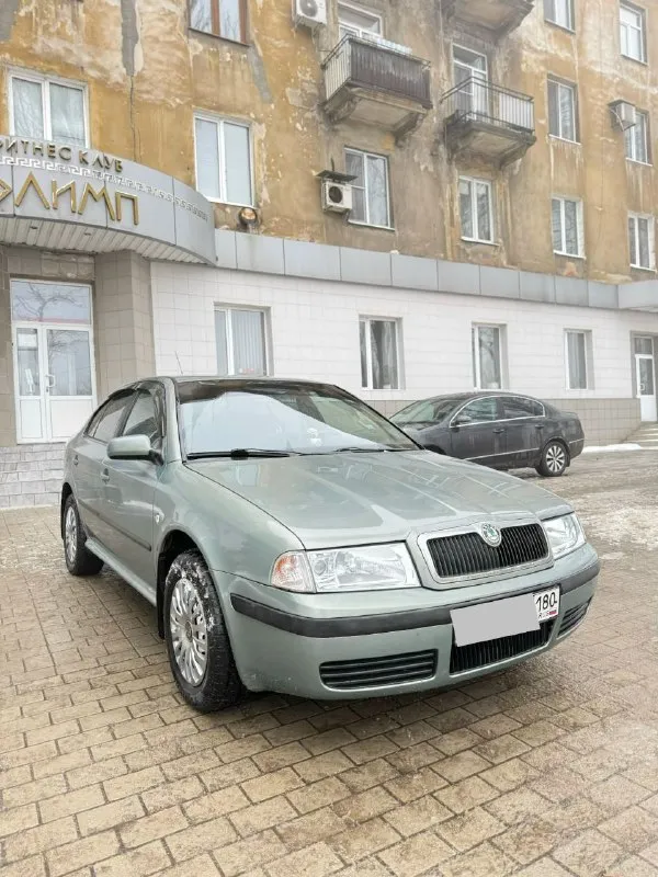 Продам skoda octavia tour лифтбек 2005 год выпуска.
Двигатель: 2.0 бензин (aqy)
Коробка: механика.

Автомобиль местный, здесь находится с 2020 года. Пригнан с германии, с того момента один владелец.
Авто без дтп все стекла родные, лобовое менялось от сколов.
Днище и пороги абсолютно целые без дыр и тд. Ходовая часть без посторонних звуков и без вложений.
Двигатель 2.0 бодрый. Масло не жрет не грамма, грм поменян 15 тыс назад. Коробка механика 5-ти ступка, втыкается четко, кулиса не разбита, ничего не вылетает. Сцепление менялось 20тыс. Км назад (luk). 10 тыс назад поменяны блины и колодки в круг.
Хорошая комплектация:
Климат-контроль усилитель руля (гур), центральный замок, электрорегулировка зеркал, обогрев зеркал, подогревы передних сидений, все 4 электростеклоподъёмники, бортовой компьютер, стоит новая зимняя резина r15,сервисные книги, 2 ключа. Сигнализация. Стоит регистратор.
По документам юридически чистая, на 180-м регионе
Цена: 💵 545.000💵 торг
Осмотр:г. Макеевка.
+79490943554 - фотография - 3
