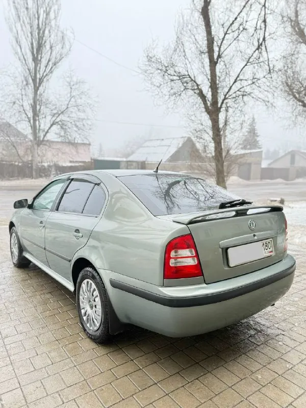 Продам skoda octavia tour лифтбек 2005 год выпуска.
Двигатель: 2.0 бензин (aqy)
Коробка: механика.

Автомобиль местный, здесь находится с 2020 года. Пригнан с германии, с того момента один владелец.
Авто без дтп все стекла родные, лобовое менялось от сколов.
Днище и пороги абсолютно целые без дыр и тд. Ходовая часть без посторонних звуков и без вложений.
Двигатель 2.0 бодрый. Масло не жрет не грамма, грм поменян 15 тыс назад. Коробка механика 5-ти ступка, втыкается четко, кулиса не разбита, ничего не вылетает. Сцепление менялось 20тыс. Км назад (luk). 10 тыс назад поменяны блины и колодки в круг.
Хорошая комплектация:
Климат-контроль усилитель руля (гур), центральный замок, электрорегулировка зеркал, обогрев зеркал, подогревы передних сидений, все 4 электростеклоподъёмники, бортовой компьютер, стоит новая зимняя резина r15,сервисные книги, 2 ключа. Сигнализация. Стоит регистратор.
По документам юридически чистая, на 180-м регионе
Цена: 💵 545.000💵 торг
Осмотр:г. Макеевка.
+79490943554 - фотография - 5