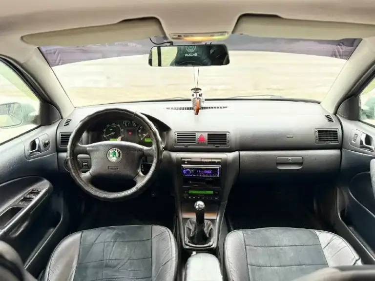 Продам skoda octavia tour лифтбек 2005 год выпуска.
Двигатель: 2.0 бензин (aqy)
Коробка: механика.

Автомобиль местный, здесь находится с 2020 года. Пригнан с германии, с того момента один владелец.
Авто без дтп все стекла родные, лобовое менялось от сколов.
Днище и пороги абсолютно целые без дыр и тд. Ходовая часть без посторонних звуков и без вложений.
Двигатель 2.0 бодрый. Масло не жрет не грамма, грм поменян 15 тыс назад. Коробка механика 5-ти ступка, втыкается четко, кулиса не разбита, ничего не вылетает. Сцепление менялось 20тыс. Км назад (luk). 10 тыс назад поменяны блины и колодки в круг.
Хорошая комплектация:
Климат-контроль усилитель руля (гур), центральный замок, электрорегулировка зеркал, обогрев зеркал, подогревы передних сидений, все 4 электростеклоподъёмники, бортовой компьютер, стоит новая зимняя резина r15,сервисные книги, 2 ключа. Сигнализация. Стоит регистратор.
По документам юридически чистая, на 180-м регионе
Цена: 💵 545.000💵 торг
Осмотр:г. Макеевка.
+79490943554 - фотография - 6
