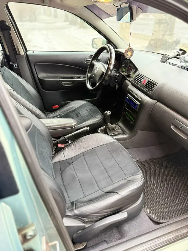 Продам skoda octavia tour лифтбек 2005 год выпуска.
Двигатель: 2.0 бензин (aqy)
Коробка: механика.

Автомобиль местный, здесь находится с 2020 года. Пригнан с германии, с того момента один владелец.
Авто без дтп все стекла родные, лобовое менялось от сколов.
Днище и пороги абсолютно целые без дыр и тд. Ходовая часть без посторонних звуков и без вложений.
Двигатель 2.0 бодрый. Масло не жрет не грамма, грм поменян 15 тыс назад. Коробка механика 5-ти ступка, втыкается четко, кулиса не разбита, ничего не вылетает. Сцепление менялось 20тыс. Км назад (luk). 10 тыс назад поменяны блины и колодки в круг.
Хорошая комплектация:
Климат-контроль усилитель руля (гур), центральный замок, электрорегулировка зеркал, обогрев зеркал, подогревы передних сидений, все 4 электростеклоподъёмники, бортовой компьютер, стоит новая зимняя резина r15,сервисные книги, 2 ключа. Сигнализация. Стоит регистратор.
По документам юридически чистая, на 180-м регионе
Цена: 💵 545.000💵 торг
Осмотр:г. Макеевка.
+79490943554 - фотография - 8