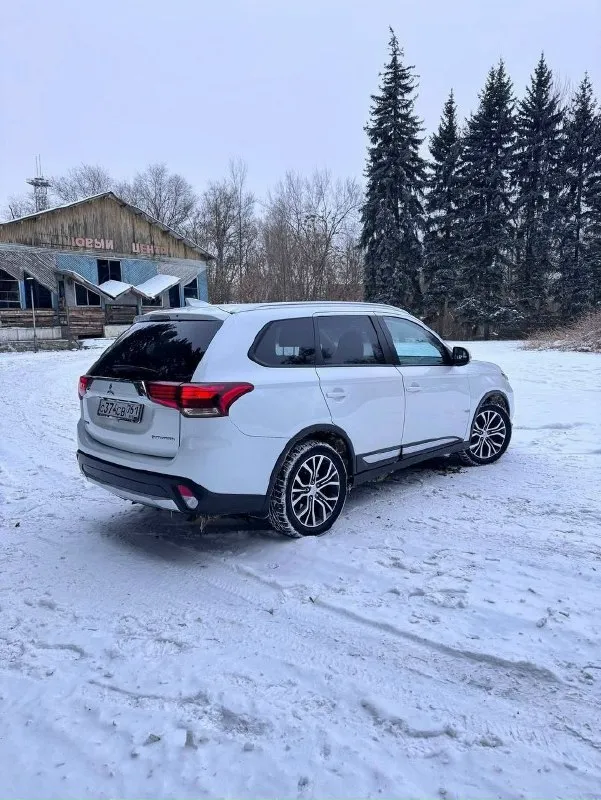 Продаю отличный японский кроссовер mitsubishi outlander, 3 рестайлинг. Автомобиль очень надёжный, вместительный, комфортный, идеален для семьи с детьми и для дальних путешествий. За время эксплуатации 2 собственника, в дтп не участвовал. Весь в родном окрасе, кроме заднего крыла, была небольшая притертость. За машиной ухаживал, масло в двигателе менял каждые 8 тыс, в вариаторе каждые 40тыс. Запчасти оригинал или очень хороший аналог! Состояние кузова, салона, двигателя, акпп, полного привода - всё в идеале! В машине есть всё для комфортной езды: полный привод с блокировкой, круиз контроль, климат контроль, кожаный салон, камера заднего вида, датчики света и дождя. Документы кристально чистые, птс оригинал. Вообщем хорошая машина без подводных камней. Звоните, пишите. Рассмотрю обмен на другой автомобиль. Донецк макеевка цена 2 250 000р +7949 639 50 32 андрей
📞 Звоните: +7(949)6395032 - фотография - 5