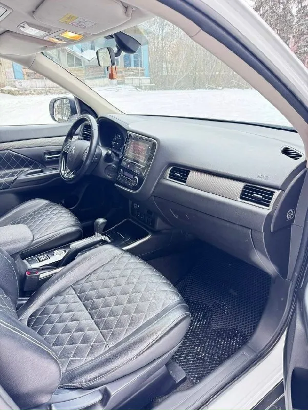 Продаю отличный японский кроссовер mitsubishi outlander, 3 рестайлинг. Автомобиль очень надёжный, вместительный, комфортный, идеален для семьи с детьми и для дальних путешествий. За время эксплуатации 2 собственника, в дтп не участвовал. Весь в родном окрасе, кроме заднего крыла, была небольшая притертость. За машиной ухаживал, масло в двигателе менял каждые 8 тыс, в вариаторе каждые 40тыс. Запчасти оригинал или очень хороший аналог! Состояние кузова, салона, двигателя, акпп, полного привода - всё в идеале! В машине есть всё для комфортной езды: полный привод с блокировкой, круиз контроль, климат контроль, кожаный салон, камера заднего вида, датчики света и дождя. Документы кристально чистые, птс оригинал. Вообщем хорошая машина без подводных камней. Звоните, пишите. Рассмотрю обмен на другой автомобиль. Донецк макеевка цена 2 250 000р +7949 639 50 32 андрей
📞 Звоните: +7(949)6395032 - фотография - 7