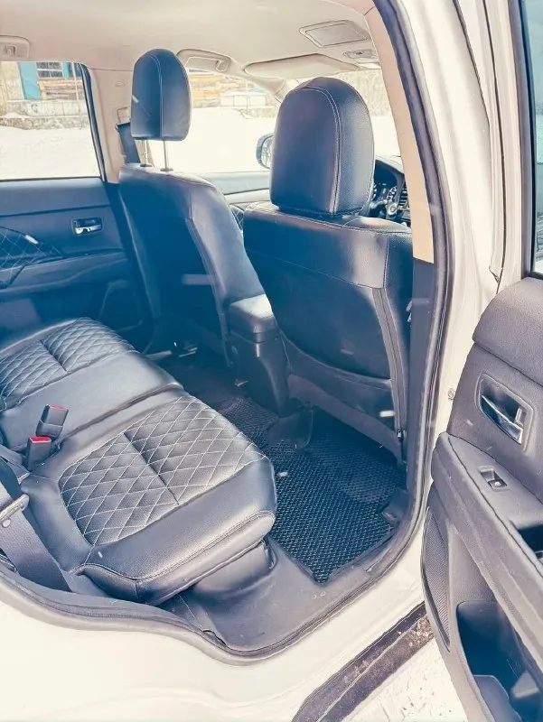 Продаю отличный японский кроссовер mitsubishi outlander, 3 рестайлинг. Автомобиль очень надёжный, вместительный, комфортный, идеален для семьи с детьми и для дальних путешествий. За время эксплуатации 2 собственника, в дтп не участвовал. Весь в родном окрасе, кроме заднего крыла, была небольшая притертость. За машиной ухаживал, масло в двигателе менял каждые 8 тыс, в вариаторе каждые 40тыс. Запчасти оригинал или очень хороший аналог! Состояние кузова, салона, двигателя, акпп, полного привода - всё в идеале! В машине есть всё для комфортной езды: полный привод с блокировкой, круиз контроль, климат контроль, кожаный салон, камера заднего вида, датчики света и дождя. Документы кристально чистые, птс оригинал. Вообщем хорошая машина без подводных камней. Звоните, пишите. Рассмотрю обмен на другой автомобиль. Донецк макеевка цена 2 250 000р +7949 639 50 32 андрей
📞 Звоните: +7(949)6395032 - фотография - 8