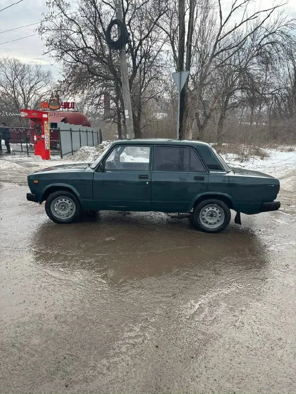 Продам ваз 2107 я собственник учёт 180 регион год: 2007 инжектор мотор: нива 1.7 после капиталки проехал 4 тыщи едет очень бодро ходовая: на 4 не стучит но нужно прокачать тормоза коробка: 5 ступка без хруста салон опрятный - везде чехлы, руль приора, 2 передних эл. Стеклоподьем, багажник в шумке, резина зима р14 на новых штампах музыка простая но нужна магнитола электрика: на 4 нужно по мелочи подделать на езду не влияет по кузову все хорошо только правая арка, видно на фото машиной владею пол года за это время много чего поменял машина требует небольших вложений + отдам усилиную ходовку: рычаги, тяги, задние стопы в стиле audi и тд. Цена: 140 тел +794940404701 телеграмм +79494854748 енакиево
📞 Звоните: +7(949)4040470 - фотография - 4