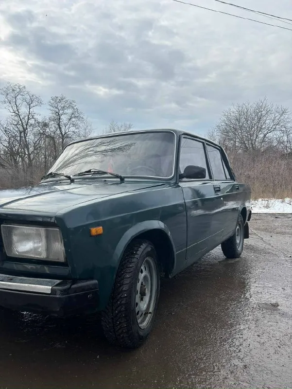 Продам ваз 2107 я собственник учёт 180 регион год: 2007 инжектор мотор: нива 1.7 после капиталки проехал 4 тыщи едет очень бодро ходовая: на 4 не стучит но нужно прокачать тормоза коробка: 5 ступка без хруста салон опрятный - везде чехлы, руль приора, 2 передних эл. Стеклоподьем, багажник в шумке, резина зима р14 на новых штампах музыка простая но нужна магнитола электрика: на 4 нужно по мелочи подделать на езду не влияет по кузову все хорошо только правая арка, видно на фото машиной владею пол года за это время много чего поменял машина требует небольших вложений + отдам усилиную ходовку: рычаги, тяги, задние стопы в стиле audi и тд. Цена: 140 тел +794940404701 телеграмм +79494854748 енакиево
📞 Звоните: +7(949)4040470 - фотография - 7