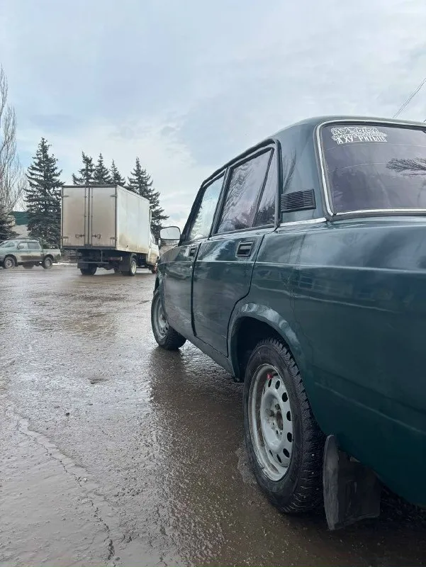 Продам ваз 2107 я собственник учёт 180 регион год: 2007 инжектор мотор: нива 1.7 после капиталки проехал 4 тыщи едет очень бодро ходовая: на 4 не стучит но нужно прокачать тормоза коробка: 5 ступка без хруста салон опрятный - везде чехлы, руль приора, 2 передних эл. Стеклоподьем, багажник в шумке, резина зима р14 на новых штампах музыка простая но нужна магнитола электрика: на 4 нужно по мелочи подделать на езду не влияет по кузову все хорошо только правая арка, видно на фото машиной владею пол года за это время много чего поменял машина требует небольших вложений + отдам усилиную ходовку: рычаги, тяги, задние стопы в стиле audi и тд. Цена: 140 тел +794940404701 телеграмм +79494854748 енакиево
📞 Звоните: +7(949)4040470 - фотография - 8