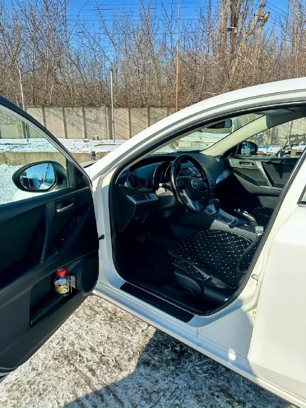 Продам mazda 3 bl, 2010 г выпуска, 1.6 на автомате aisin. Комплектация: эур, аbs, esp, аirbаg, 4 эл. Стеклoпoдъемника, парктроники, туманки, линзованная лед оптика, бортовой компьютер, электро зеркала со складыванием, подогрев сидений, 2-ух зонный климат контроль. Машина красивого перламутрового цвета в очень хорошем состоянии, с зеленой автотекой без дтп, было по факту 2 хозяина. Машина вся в родном окрасе и нету признаков коррозии и гнили. Технически машина исправна и не потребует вложений, была сделана ходовка 3000тыс км назад. Собственник 180регион❗️ 2 комплекта колес на маздовских дисках с новой летней резиной. 2 комплекта ключа с сигнализацией цена 940.000, торг. Телефон: +7 949 485 64 94 ( феникс, телеграмм) город макеевка ( район пушка-даки)
📞 Звоните: +7(949)4856494 - фотография - 7