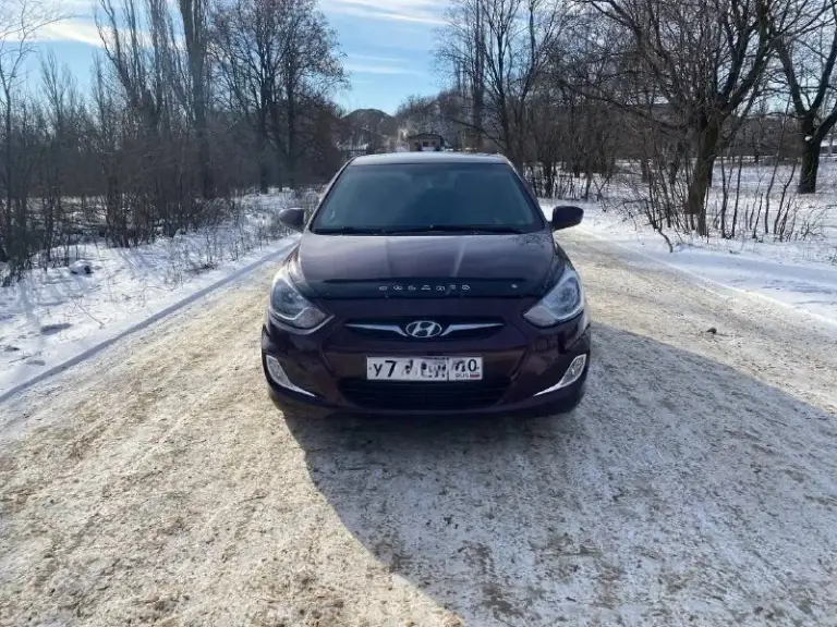 Продам надежный и экономичный авто хюндай солярис 2014год мотор 1.6 коробка автомат, пробег 170 тыс км (оригинальный), цена 1.040₽ состояние отличное, обслужена вся, салон в отличном состоянии, не бита не крашена, делать ни чего не надо, сел и катайся, 2 ключа, печка греет хорошо комплектация:
Стеклоподъемники всех дверей, гидроусилитель, подогревы сидений, стекла, электрозеркала, кондиционер. Ходовая перебиралась, цепь поменяна, по мотору вопросов нет работает идеально, мягко без стуков и прочих шумов, масло не доливаю ни грамма( катализатор удален на пробеге 70 тыс)коробка работает отлично, масло в коробке менял каждые 30 тыс, документы в порядке все вопросы по тел +79493489143 макеевка, торг - фотография - 1