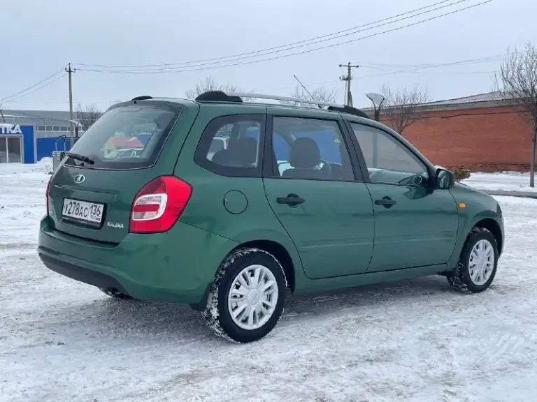 В продаже lada kalina 2017 г. В. , универсал.
В редком и очень красивом цвете!
1.6 Мкпп 87л. С.
Пробег 87700км

✅Птс - оригинал, два владельца!
✅Кузов в отличном состоянии, без ржавчины!
✅Все стекла в круг заводские и без дефектов, включая лобовое!
✅Техническая часть без нареканий, вложений не требует!
✅Зеленый отчет автотеки, скину по запросу!
✅Отличная комплектация: климат-контроль, abs, фронтальные подушки безопасности, обогрев передних сидений, электро регулировка боковых зеркал и т. Д.
✅Автомобиль на зимней резине!
Цена 640 000₽
8-989-520-91-60 - фотография - 3
