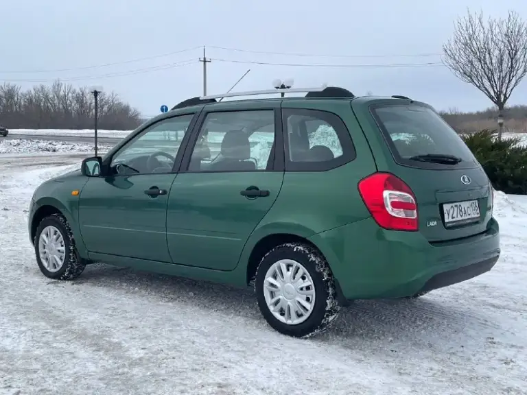 В продаже lada kalina 2017 г. В. , универсал.
В редком и очень красивом цвете!
1.6 Мкпп 87л. С.
Пробег 87700км

✅Птс - оригинал, два владельца!
✅Кузов в отличном состоянии, без ржавчины!
✅Все стекла в круг заводские и без дефектов, включая лобовое!
✅Техническая часть без нареканий, вложений не требует!
✅Зеленый отчет автотеки, скину по запросу!
✅Отличная комплектация: климат-контроль, abs, фронтальные подушки безопасности, обогрев передних сидений, электро регулировка боковых зеркал и т. Д.
✅Автомобиль на зимней резине!
Цена 640 000₽
8-989-520-91-60 - фотография - 4