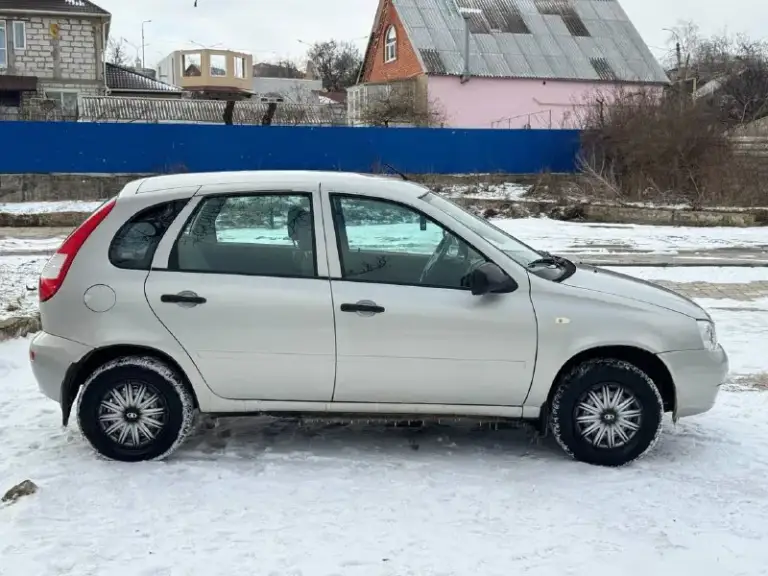 Продам lada kalina — 2011, 1.6, пробег 150 000 км

- Двигатель — в отличном состоянии, компрессия по 14 во всех цилиндрах.
- Мкпп переключает чётко, без нареканий.
- Силовые элементы (стаканы, лонжероны, пороги, дно) — в заводском состоянии.
- Авто в дтп не участвовал, полностью обслужено, любые проверки на вашем сто — приветствуются.
- Новая зимняя резина, документы в полном порядке.
- Реальная машина для ежедневной эксплуатации — сел и поехал.
Цена: 320 000 рублей - фотография - 3