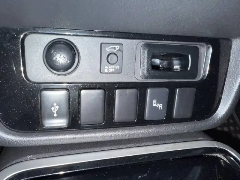 Mitsubishi outlander 2019
2.4 Л, полный привод, 7 мест, климат, бесключевой доступ, подогрев сидений, кожа, 2 комплекта резины, пробег 95 т км
Донецк, цена 2.050.000 рублей
+79493145500 - фотография - 10