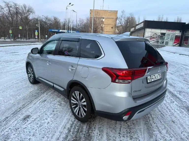 Mitsubishi outlander 2019
2.4 Л, полный привод, 7 мест, климат, бесключевой доступ, подогрев сидений, кожа, 2 комплекта резины, пробег 95 т км
Донецк, цена 2.050.000 рублей
+79493145500 - фотография - 3