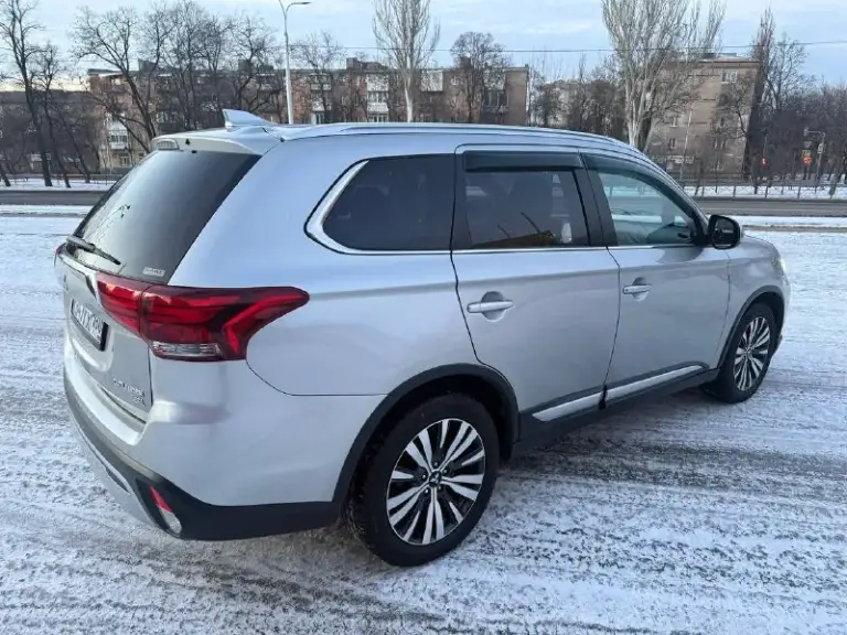 Mitsubishi outlander 2019
2.4 Л, полный привод, 7 мест, климат, бесключевой доступ, подогрев сидений, кожа, 2 комплекта резины, пробег 95 т км
Донецк, цена 2.050.000 рублей
+79493145500 - фотография - 4