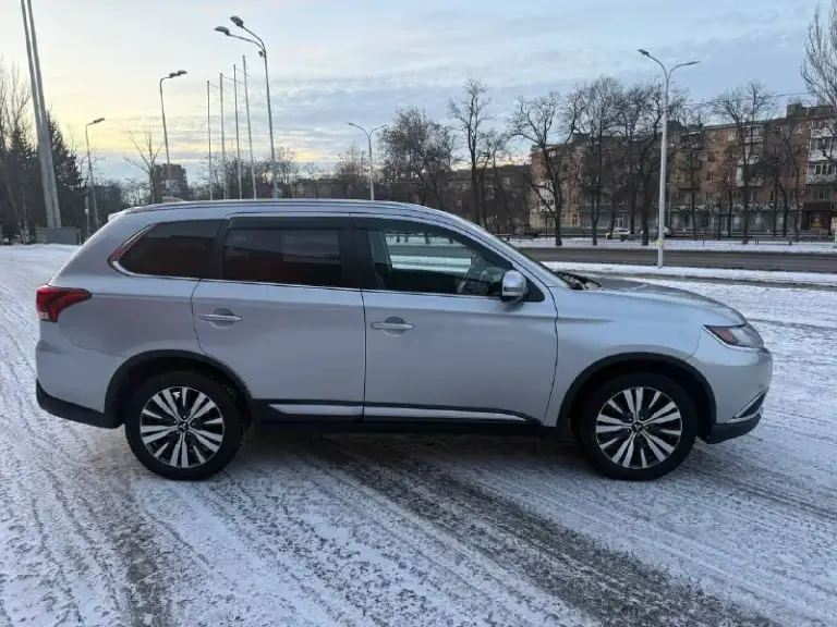 Mitsubishi outlander 2019
2.4 Л, полный привод, 7 мест, климат, бесключевой доступ, подогрев сидений, кожа, 2 комплекта резины, пробег 95 т км
Донецк, цена 2.050.000 рублей
+79493145500 - фотография - 7
